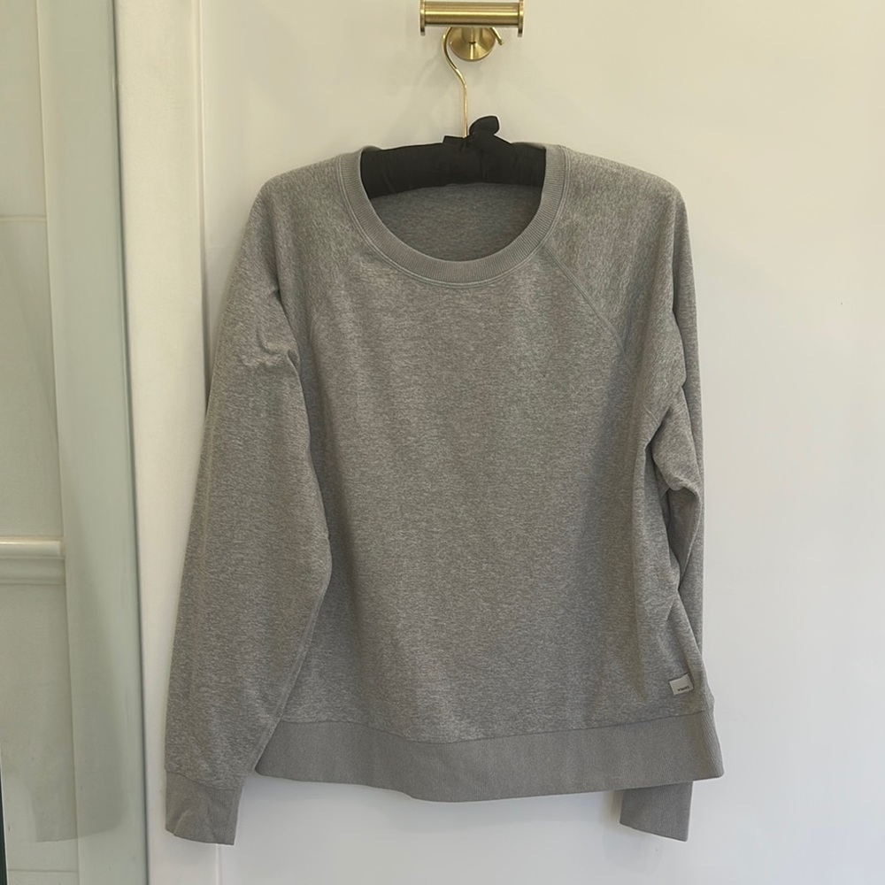 Vuori Gray Long-Sleeve Halo Crew Shirt
